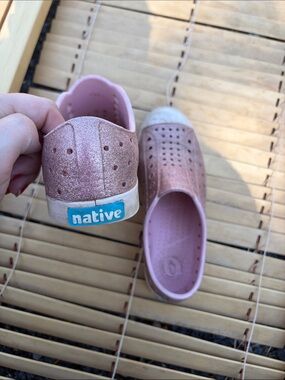 Native Kids Jefferson Glitter Slip-On Water Shoes in Rose Pink